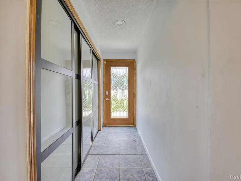 10401 Degrand St — Photo 10