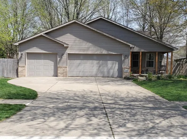 1581 Eagle St, Chesterton, IN 46304