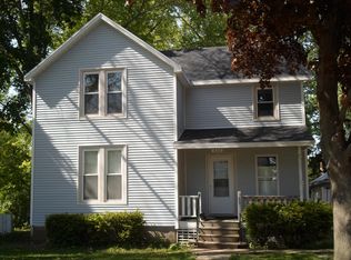 620 W American St, Freeport, IL 61032