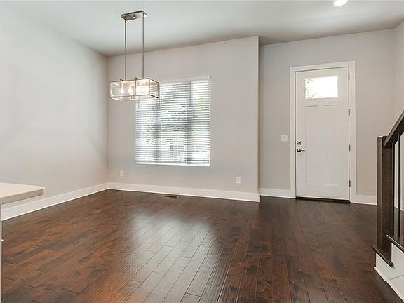 4th image of 726 Taylor Ct NE #7