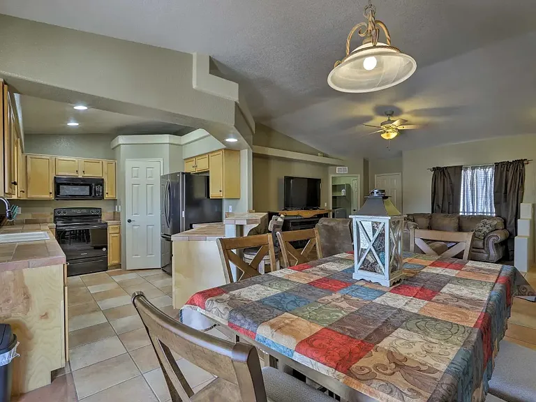 Another view of dining area.