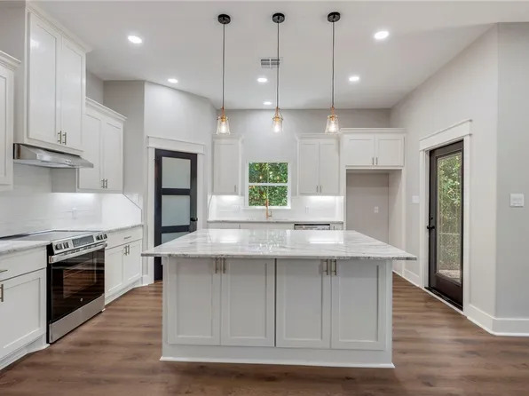 312 E Morehead St S, Franklin, TX 77856