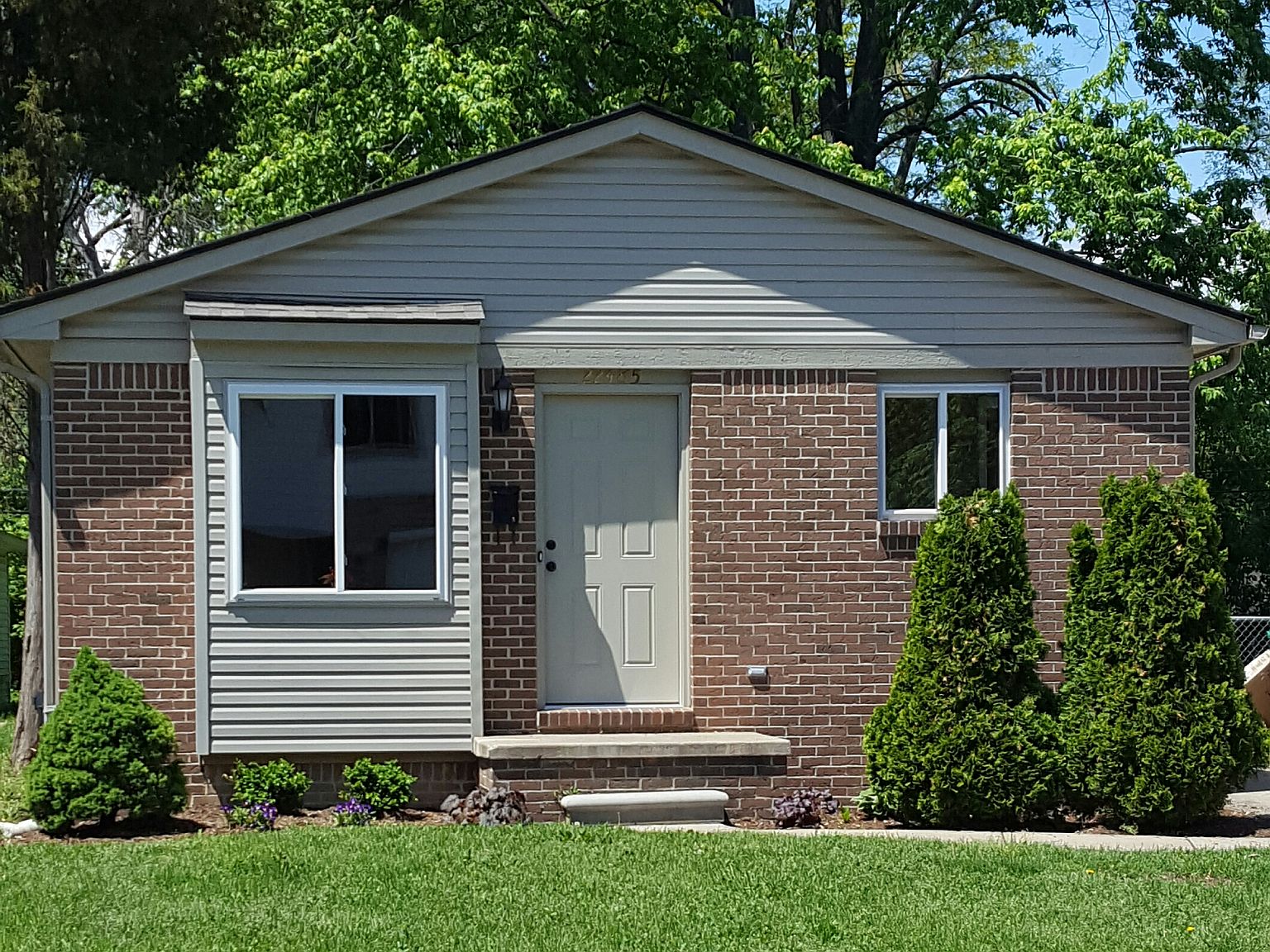 22485 Schroeder Ave, Eastpointe, MI 48021 Zillow