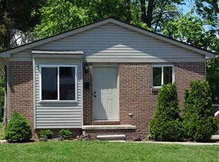22485 Schroeder Ave, Eastpointe, MI 48021