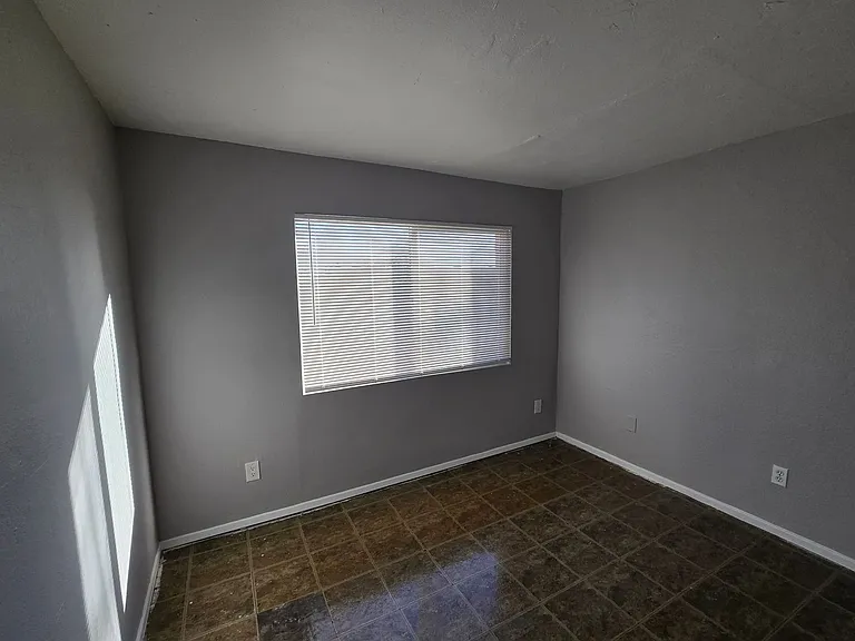 2302 & 2304 E Broadway Rd — Photo 11