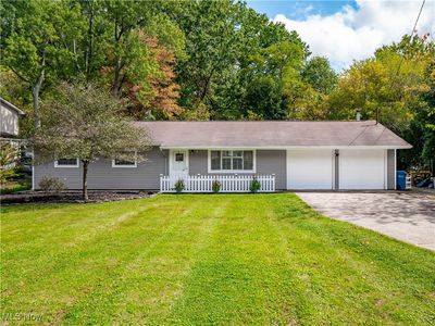 9749 E River Rd N, Olmsted Falls, OH, 44138