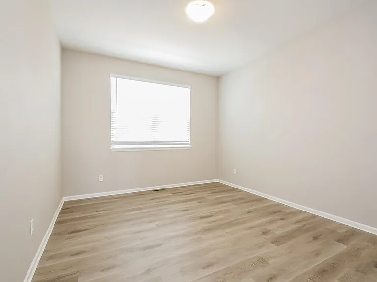 5647 S Buchanan St — Photo 14