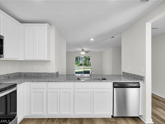 3rd image of 849 Youngreen Dr