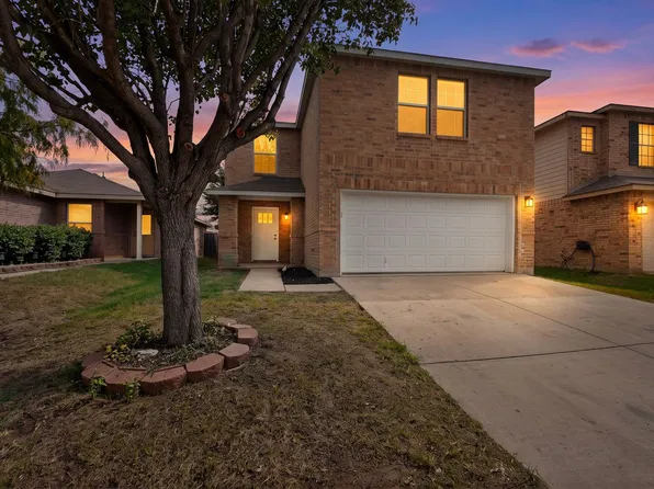 8820 Valley River Dr, Fort Worth, TX 76244