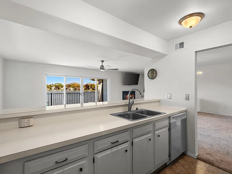 4960 Lake Point Dr — Photo 13