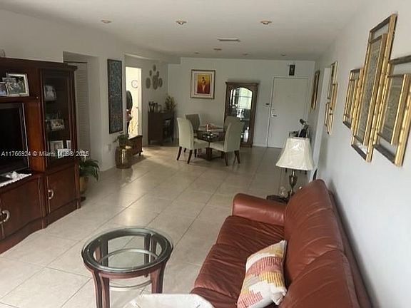 3rd image of 575 Crandon Blvd APT 507