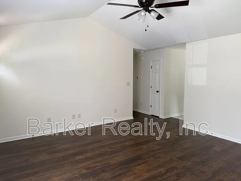 704 Southampton Dr — Photo 3
