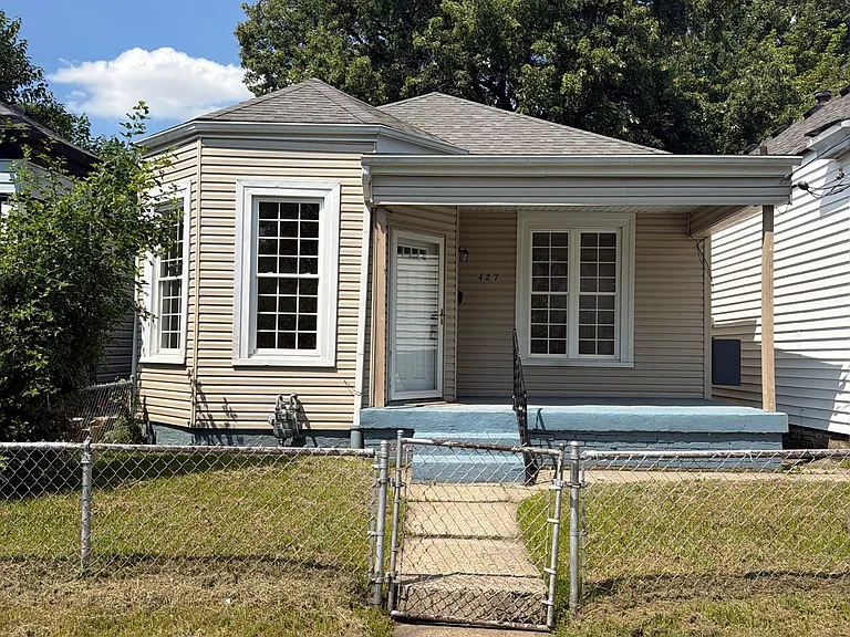 427 Montana Ave — Photo 3