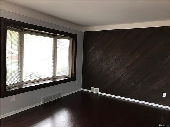 5th image of 32954 Franklin St
