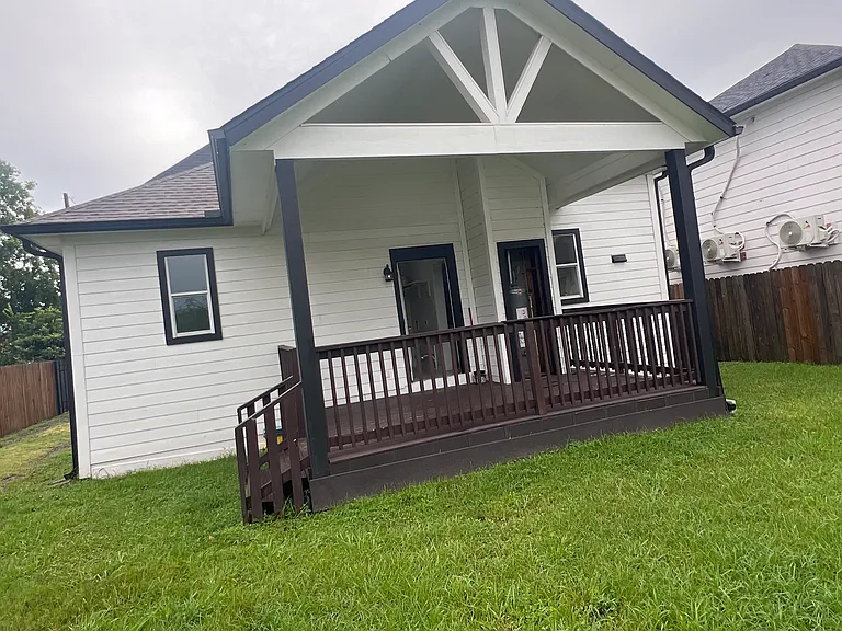 2305 Lorraine St — Photo 20