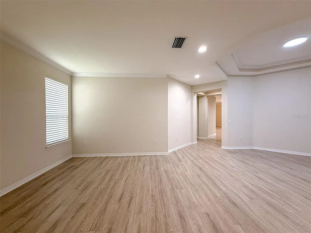 4 bed, 2.0 bath, 2300 sqft, $3,050 — Photo 3