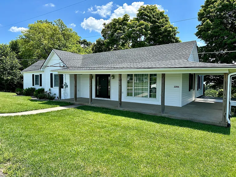 Grandview Dr — Photo 1