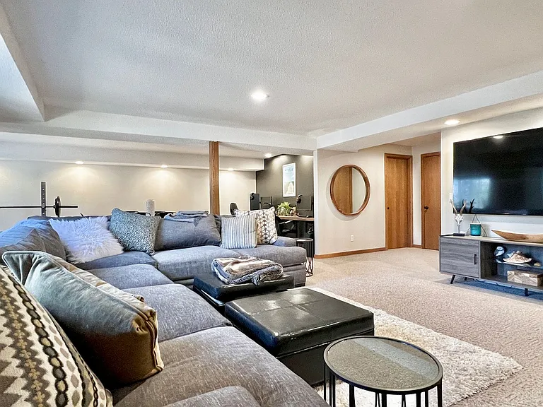 6245 Summit Ct — Photo 48