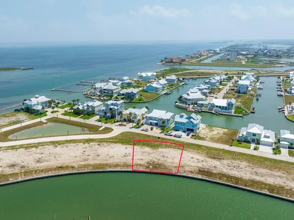 1026 N Isle Dr, Rockport, TX 78382