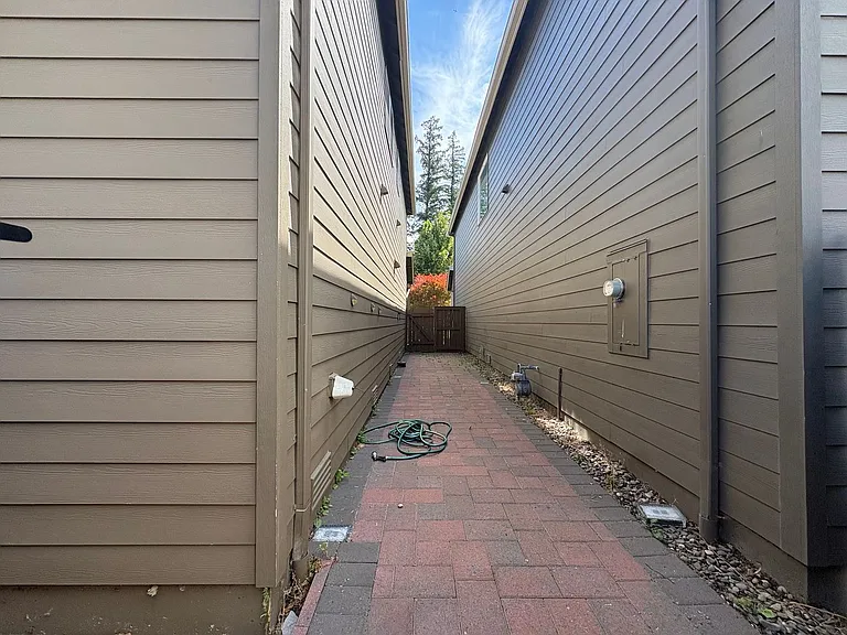 7188 NW Abigail Ter — Photo 21