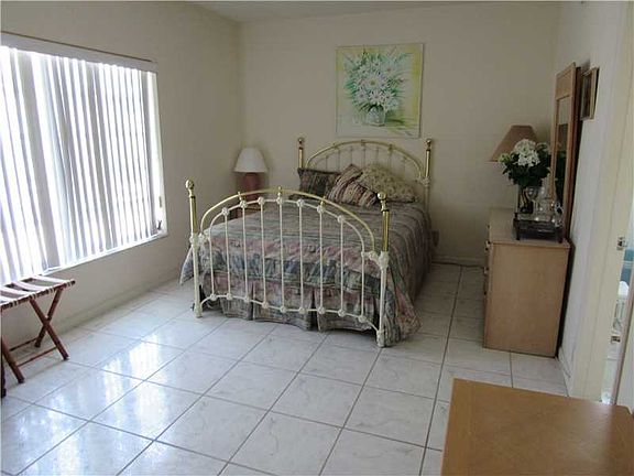 4th image of 141 Isle Of Venice Dr APT 7