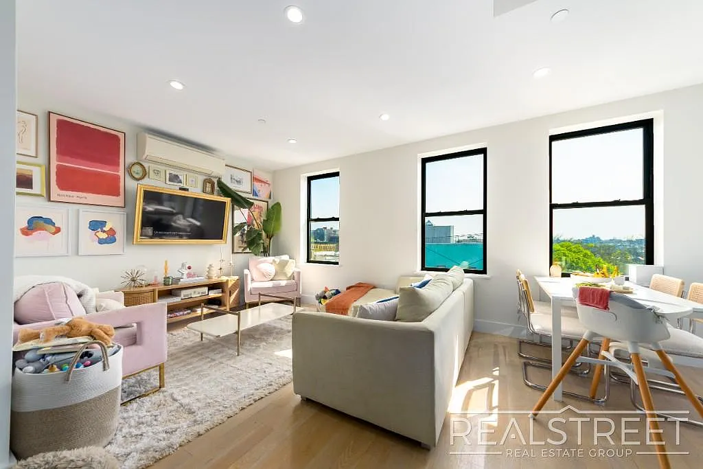 645 Knickerbocker Avenue — Photo 1