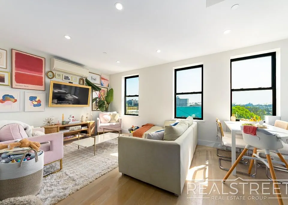 645 Knickerbocker Ave #4