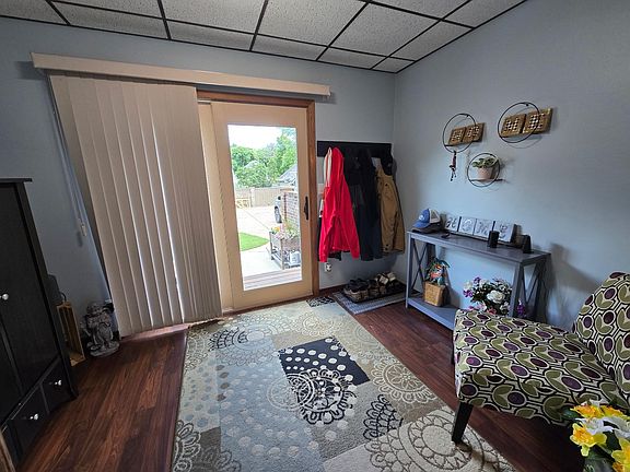3rd image of 412 N 8th St
