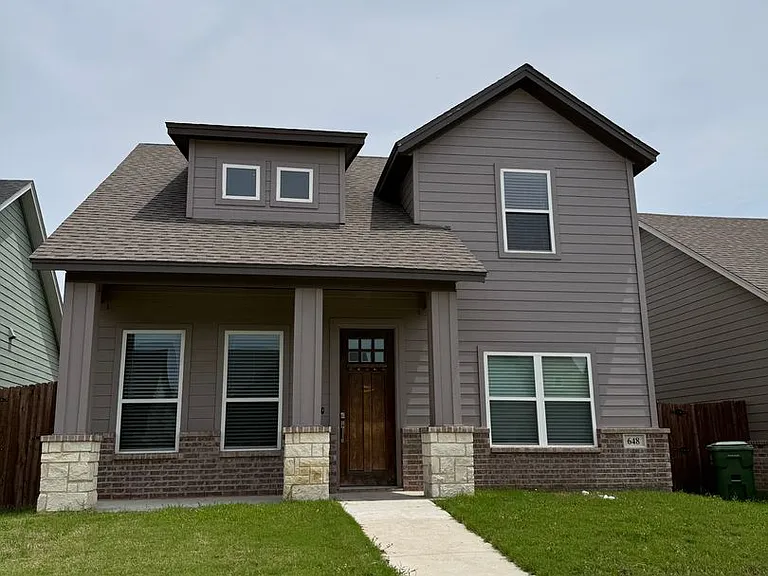 648 The Cottages Dr — Photo 3