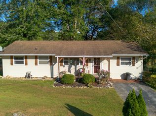212 Reba Ave, Harriman, TN 37748