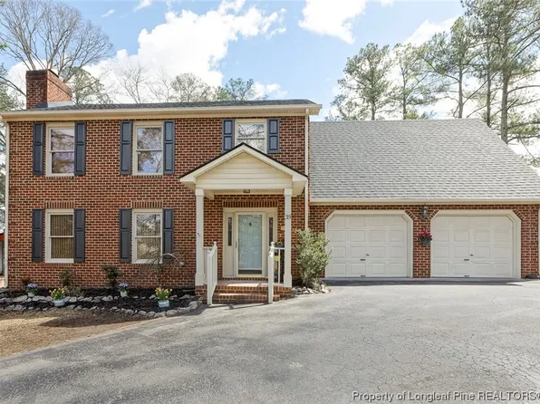 35 Canopy Ct, Spring Lake, NC 28390