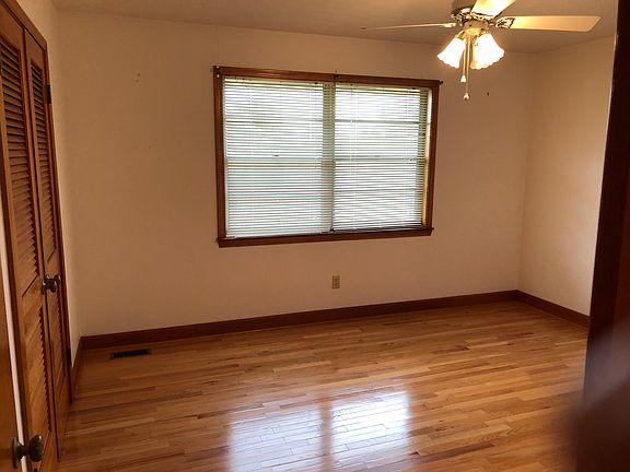 5th image of 3278 Montgomery Dr