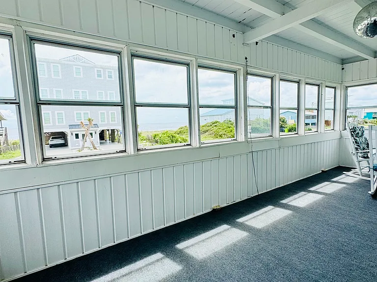 3624 W Beach Dr — Photo 3