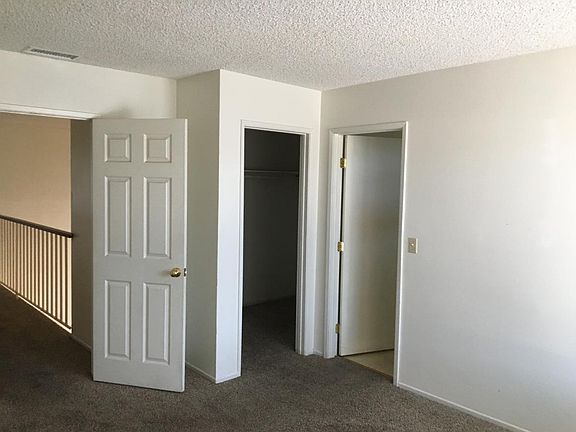 5th image of 684 Woodcrest Dr #B