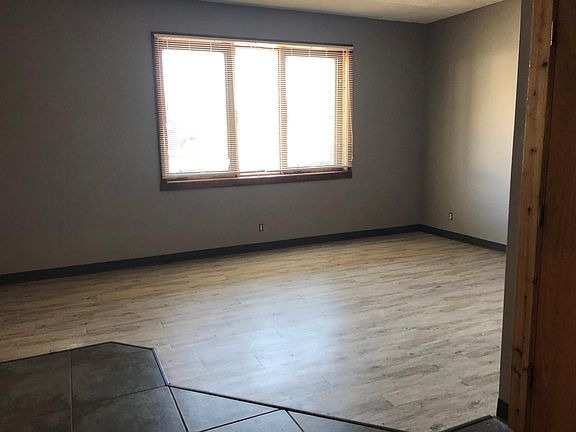 4th image of 1640 Holdrege St #112