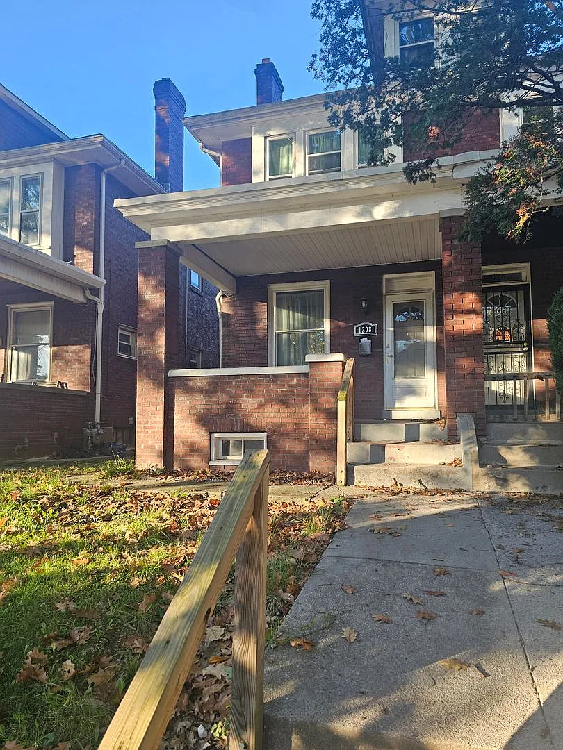 Available For Now!! 3br/1ba With Garage!! — Photo 2