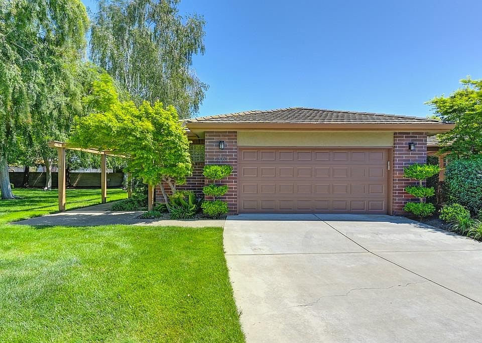 1st image of 2367 Hyde Park Cir