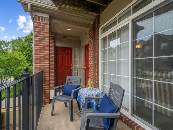 228 W Oakbrook Dr, Ann Arbor, MI 48103