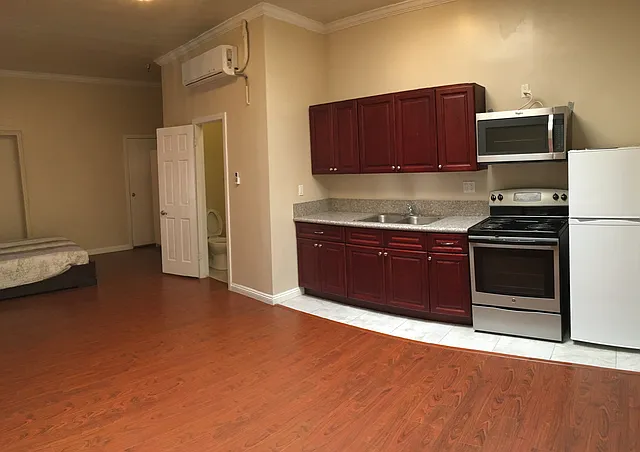 1030 E Green St #1A — Photo 3