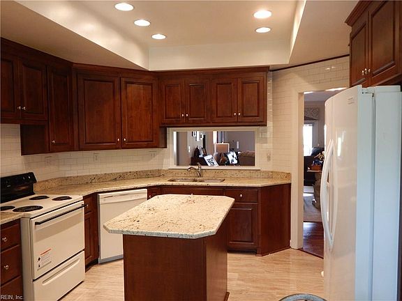 4th image of 204 Mainsail Dr #15