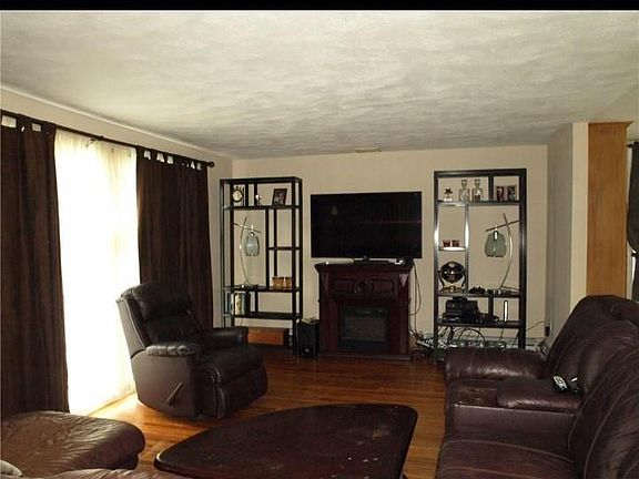 4th image of 25 Lyman Ave