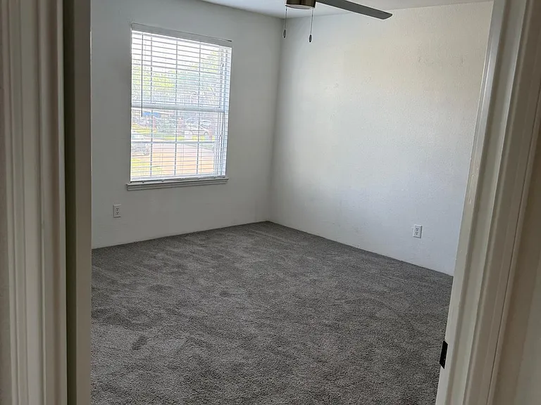 8243 Creekbend Dr #8243 — Photo 9