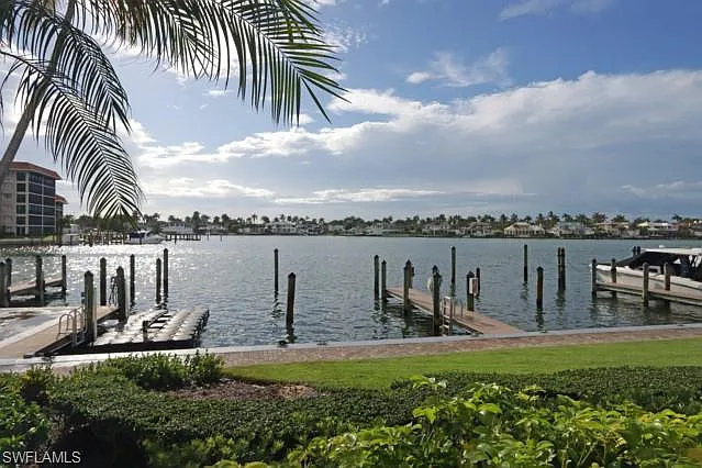 2 bed, 2.0 bath, 1431 sqft, $9,000 — Photo 2