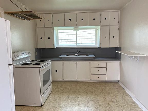 Kitchen with plenty of storage
