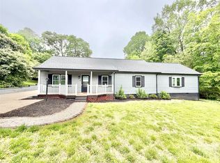 1586 Kenlane Dr, Hickory, NC 28601