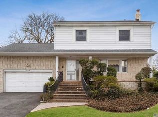 939 Cranford Ave, Valley Stream, NY 11581