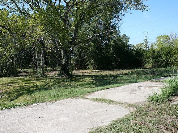 ANOTHER VIEW OF THE DRIVEWAY