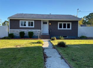 28 Hemlock St, Central Islip, NY 11722