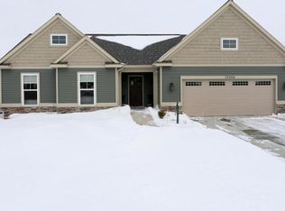 12886 Sweetbriar Dr, Grand Haven, MI 49417