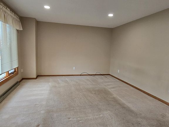 2nd image of 928 9th Ave W